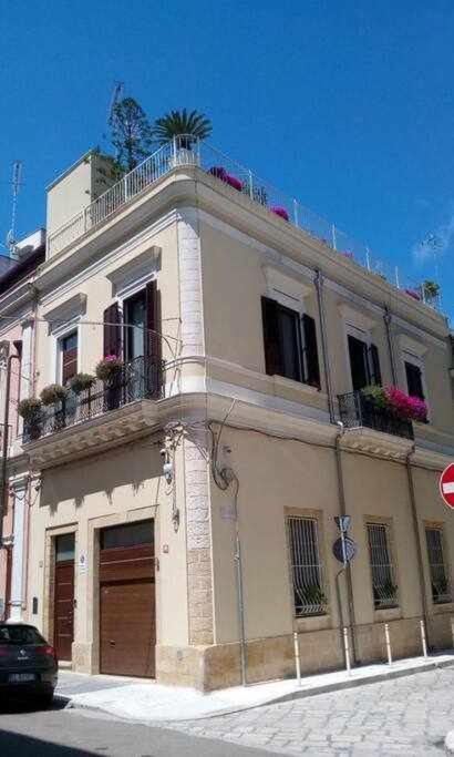 Al Centro Exclusive